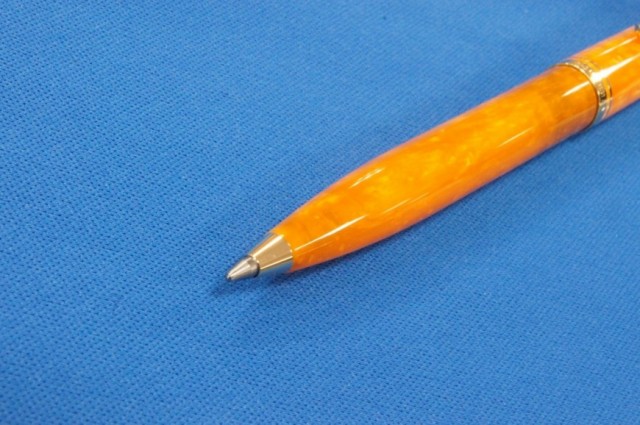 K600 ヴァイブラントオレンジ ボールペン